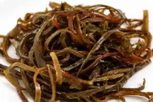 Primer plano de alga arame.